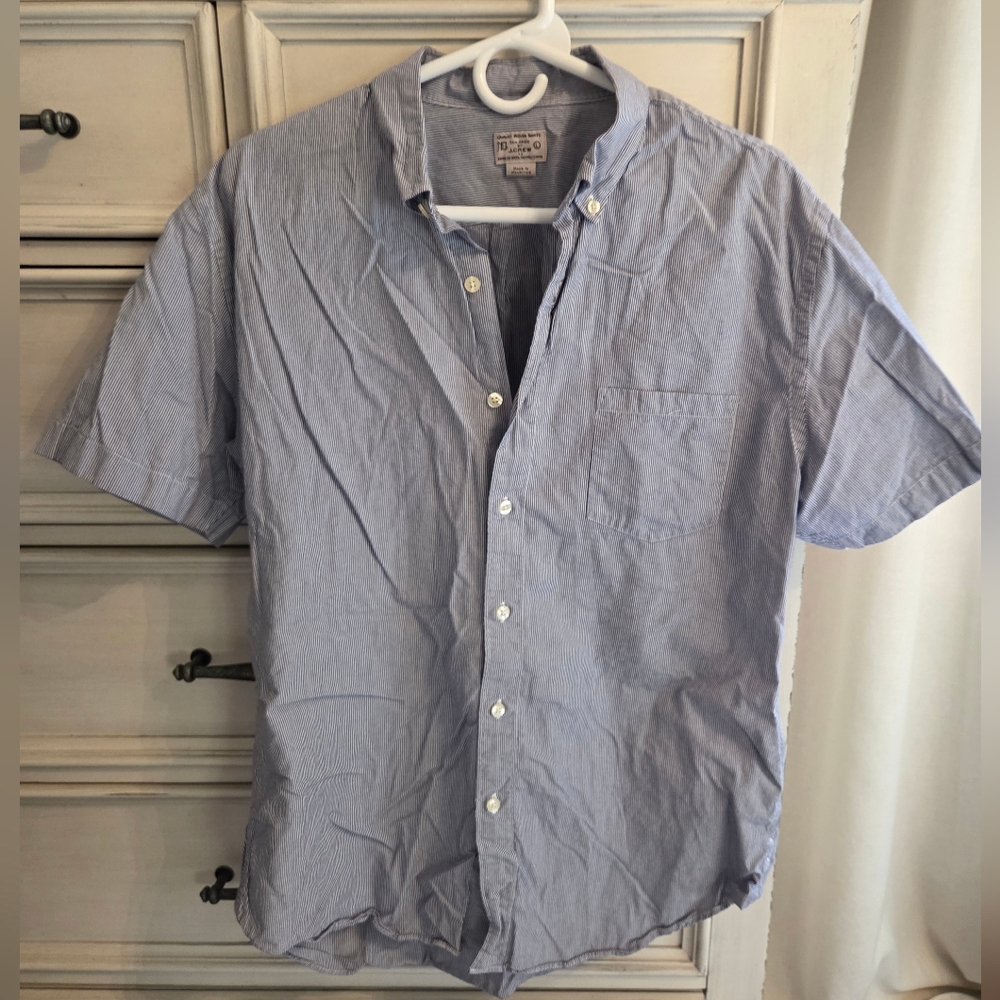 J. Crew Men's Light Blue Short-Sleeve Button-Down Shirt with Pocket